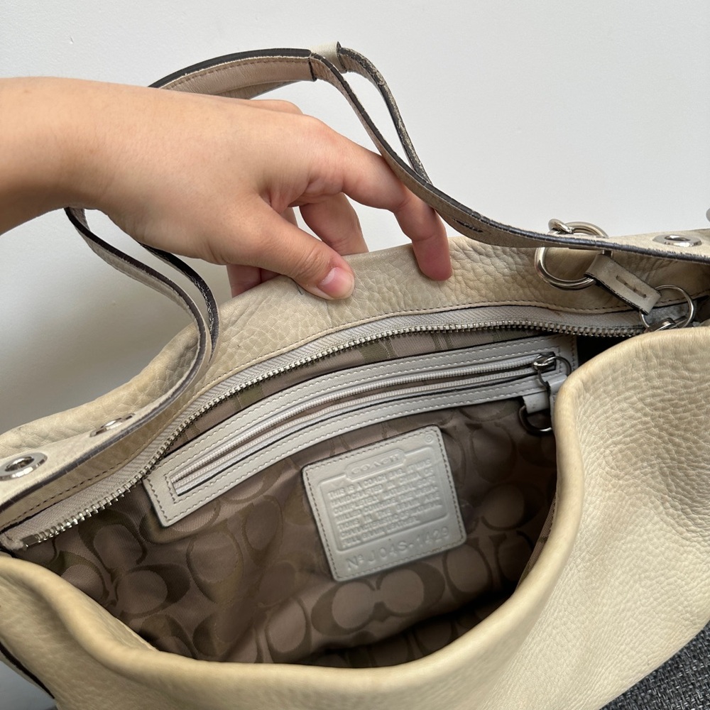 Vintage Coach Leather Shoulder Bag - Picture 5 of 5